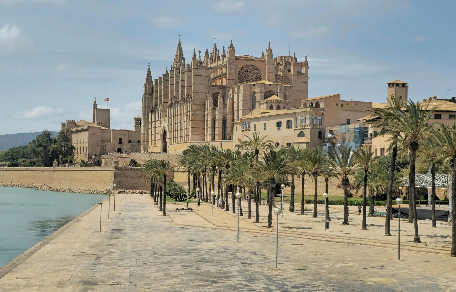 Le Passeig Marítim et le Port : face à la mer