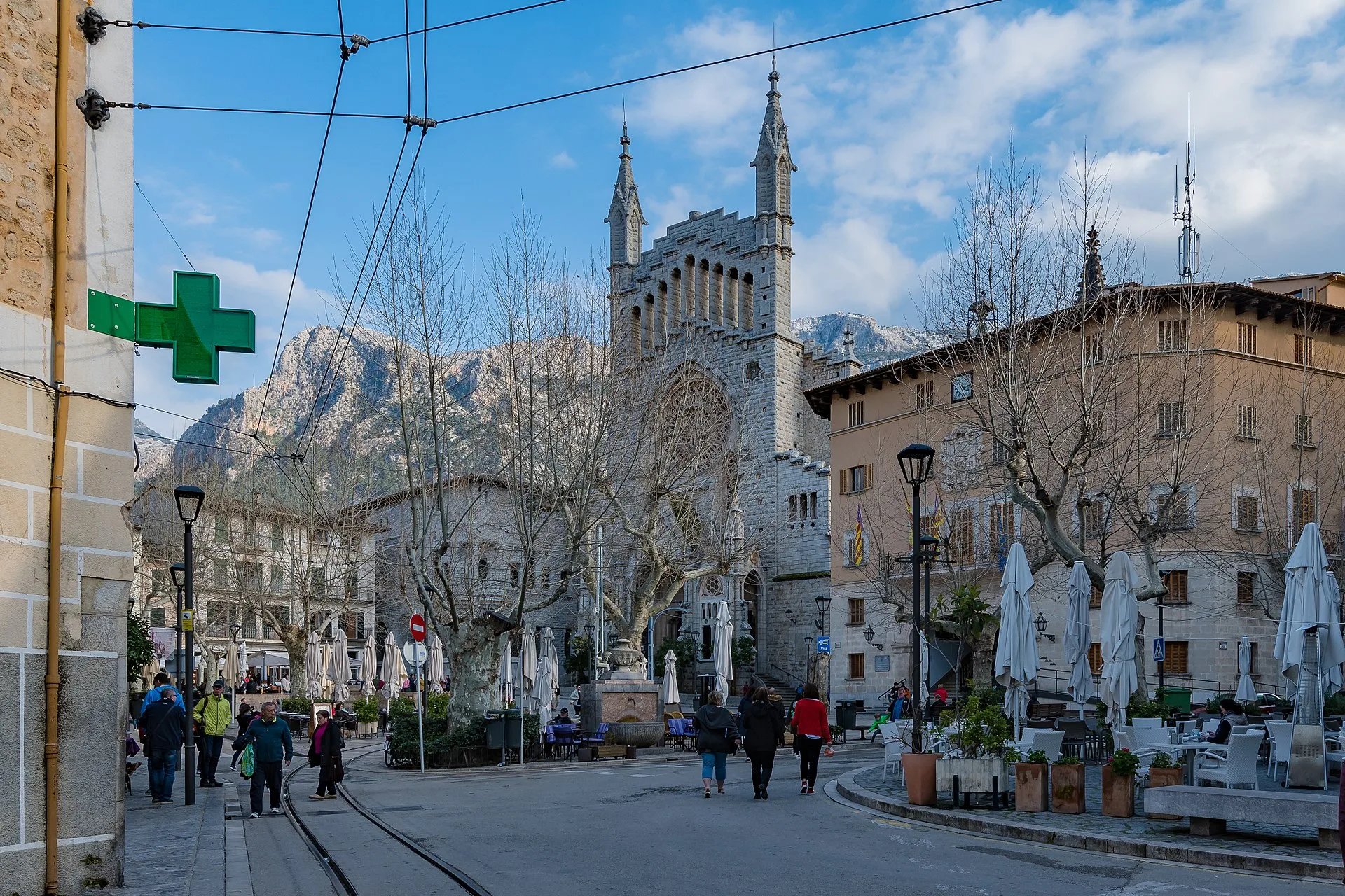 ️ La Plaça de sa Constitució : le cœur du village